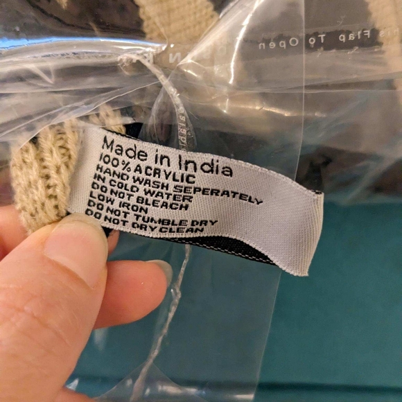 Sweater Poncho - Picture 3 of 6